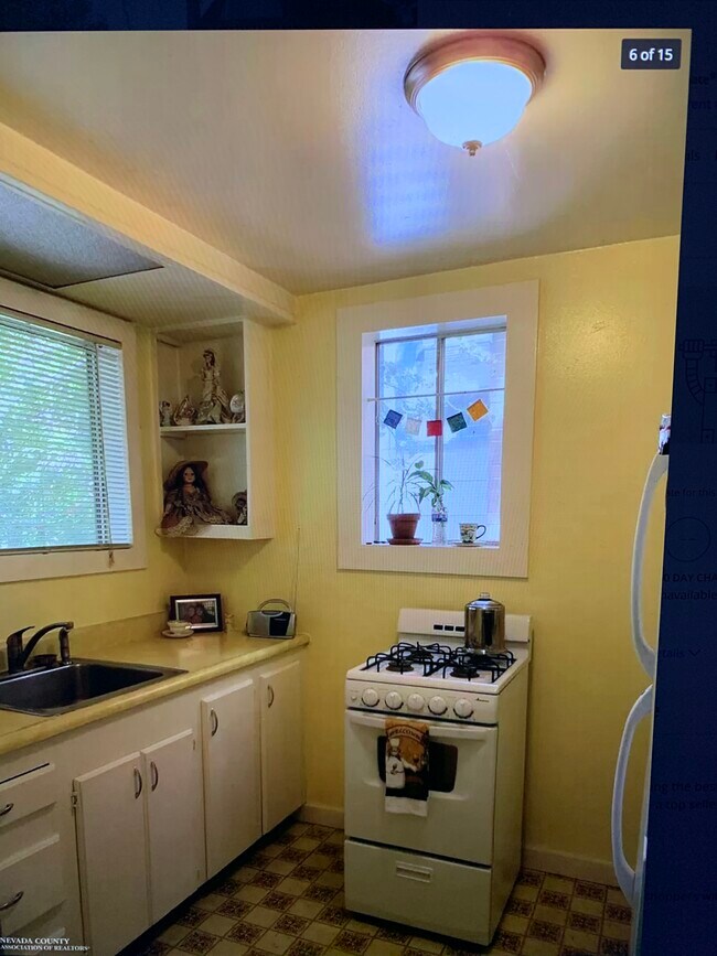 cocina nueva desde la foto - 429 South Auburn