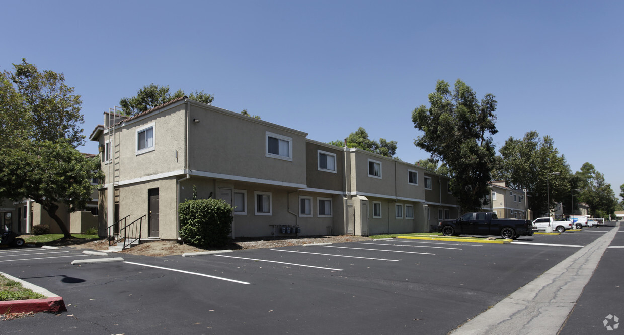 Building Photo - Arrow West