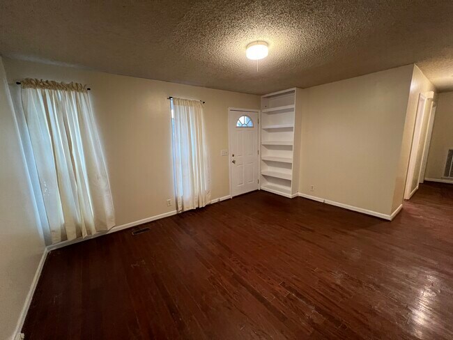 Living area - 3104 Stoney Brook Cir
