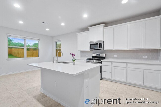 Building Photo - 7601 Albany Dr