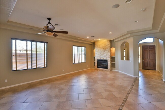 Foto del edificio - 2021 W Gloria Ln