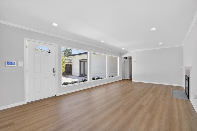 Building Photo - 3814 Clough Ave