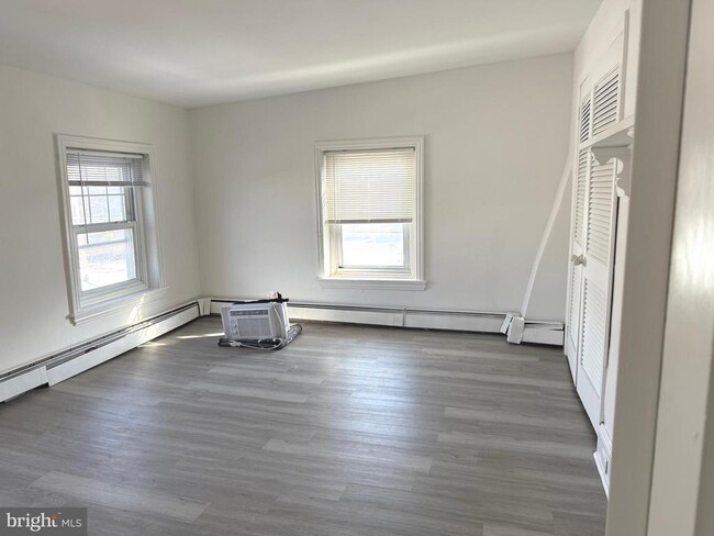 Building Photo - 134 N Main St