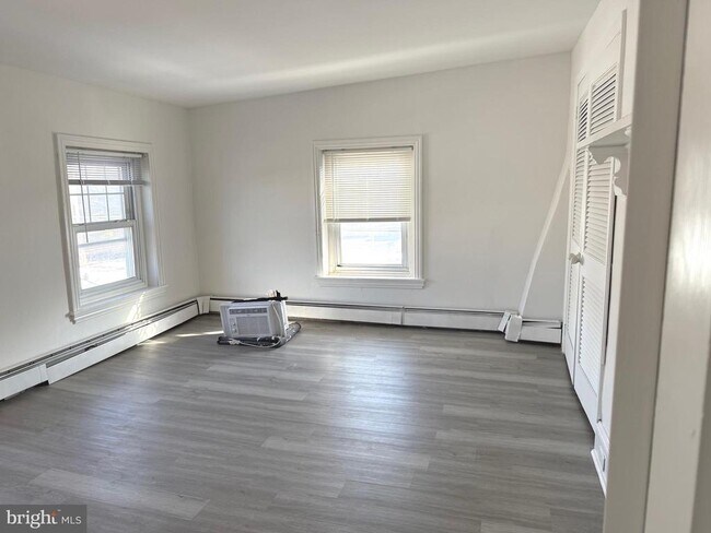 Foto del edificio - 134 N Main St