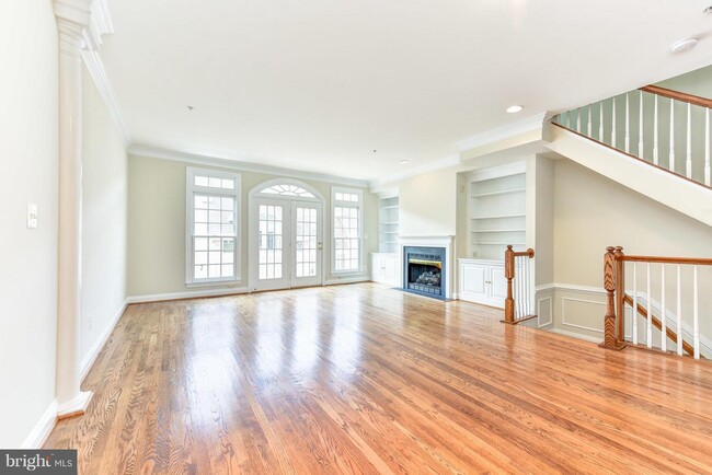 Building Photo - 1214 Roundhouse Ln