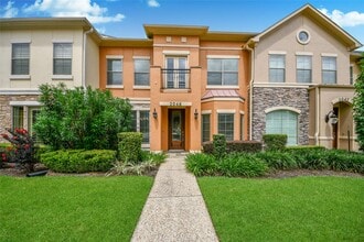 Building Photo - 2046 Palm Forest Ln