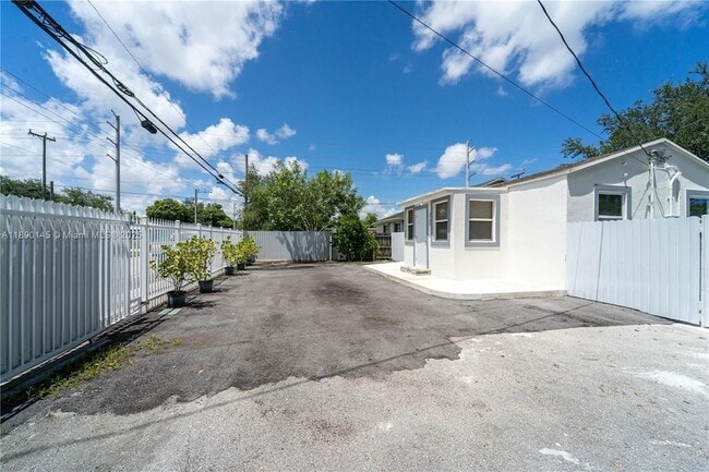 Building Photo - 5725 NW 24th Ave