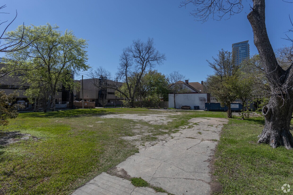 3300 Calle Carolina - Rosemary's Place