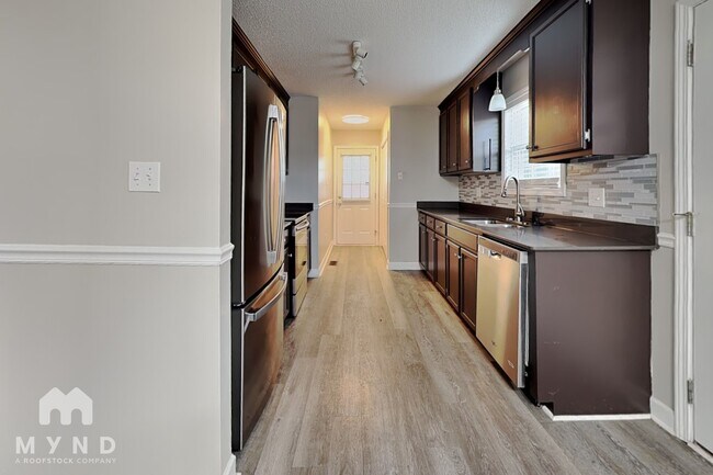 Building Photo - 608 Helms Dr