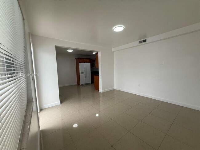 Building Photo - 1122 NW 32nd Ct