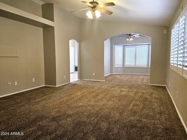 Foto del edificio - 4131 E Tanglewood Dr
