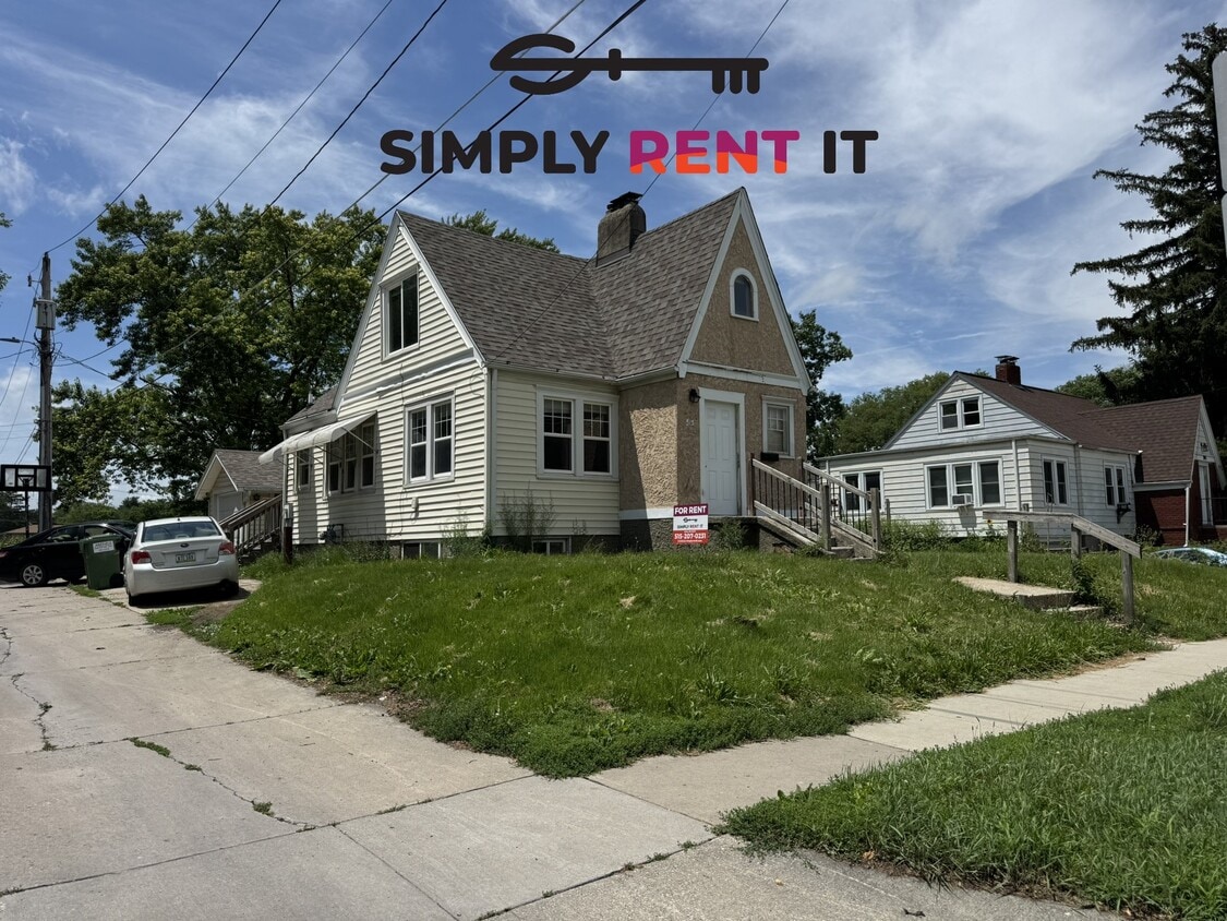 Primary Photo - 4 Bedroom House Near Campus