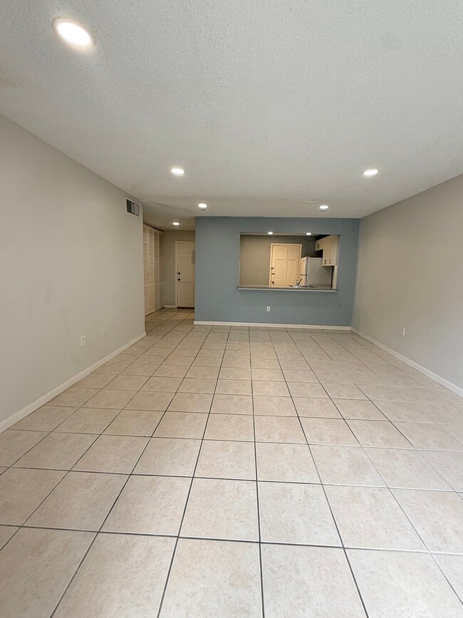Building Photo - 9611 SW 77th Ave