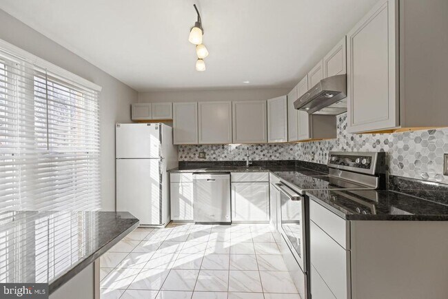 Foto del edificio - 7442 Adams Park Ct