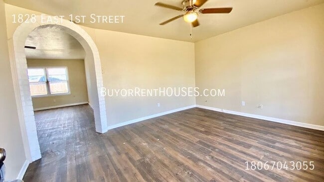 Building Photo - Handyman Special $99 Move in + Admin Fee /...