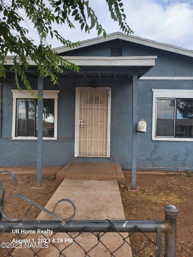 Foto principal - 416 E Oak St