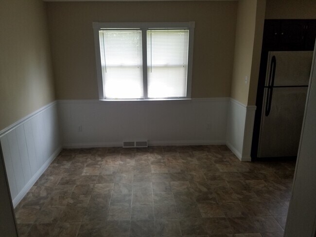 Building Photo - 23 Frazer Dr
