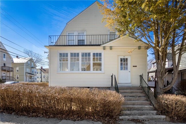 Building Photo - 73 Maple St