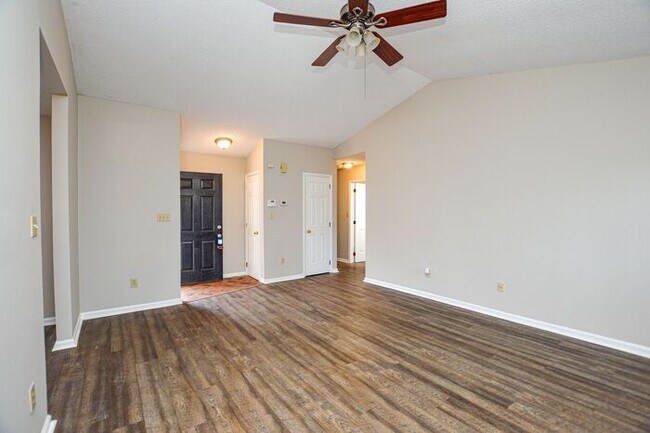 Foto del edificio - Easy Commute to the University or Uptown Charlotte COMING SOON!!!