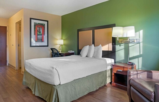 Building Photo - Furnished Studio-Detroit - Farmington Hills