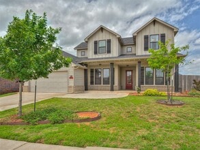 Building Photo - 915 Kings Canyon Rd