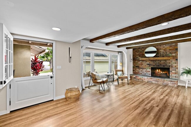 Building Photo - Beautifully Remodeled Rossmoor Home in a P...