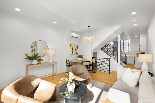 Building Photo - Brand new live/work unit in heart of Madrona.