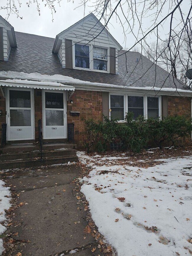 Building Photo - 1363 W 12th St