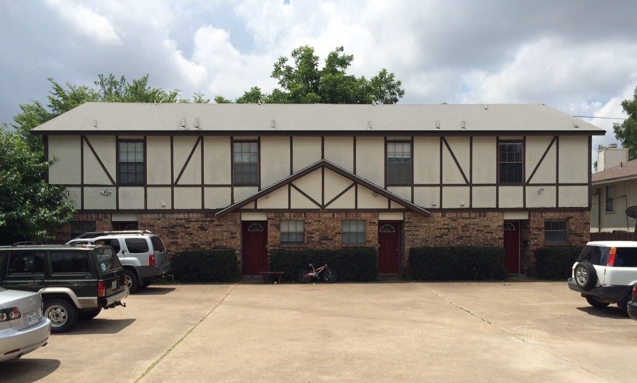 239 W Peach St, Grapevine, TX 76051 Apartments in Grapevine, TX