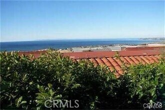 Building Photo - 214 Via Robina