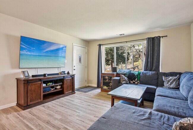 Foto del edificio - 837 Hillcrest St