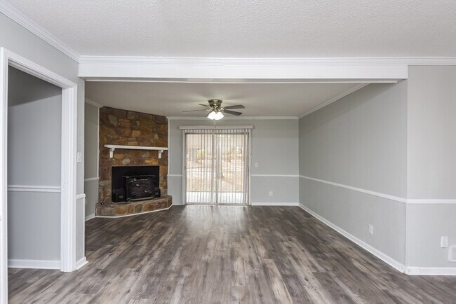 Building Photo - 2104 Hillbeck Dr
