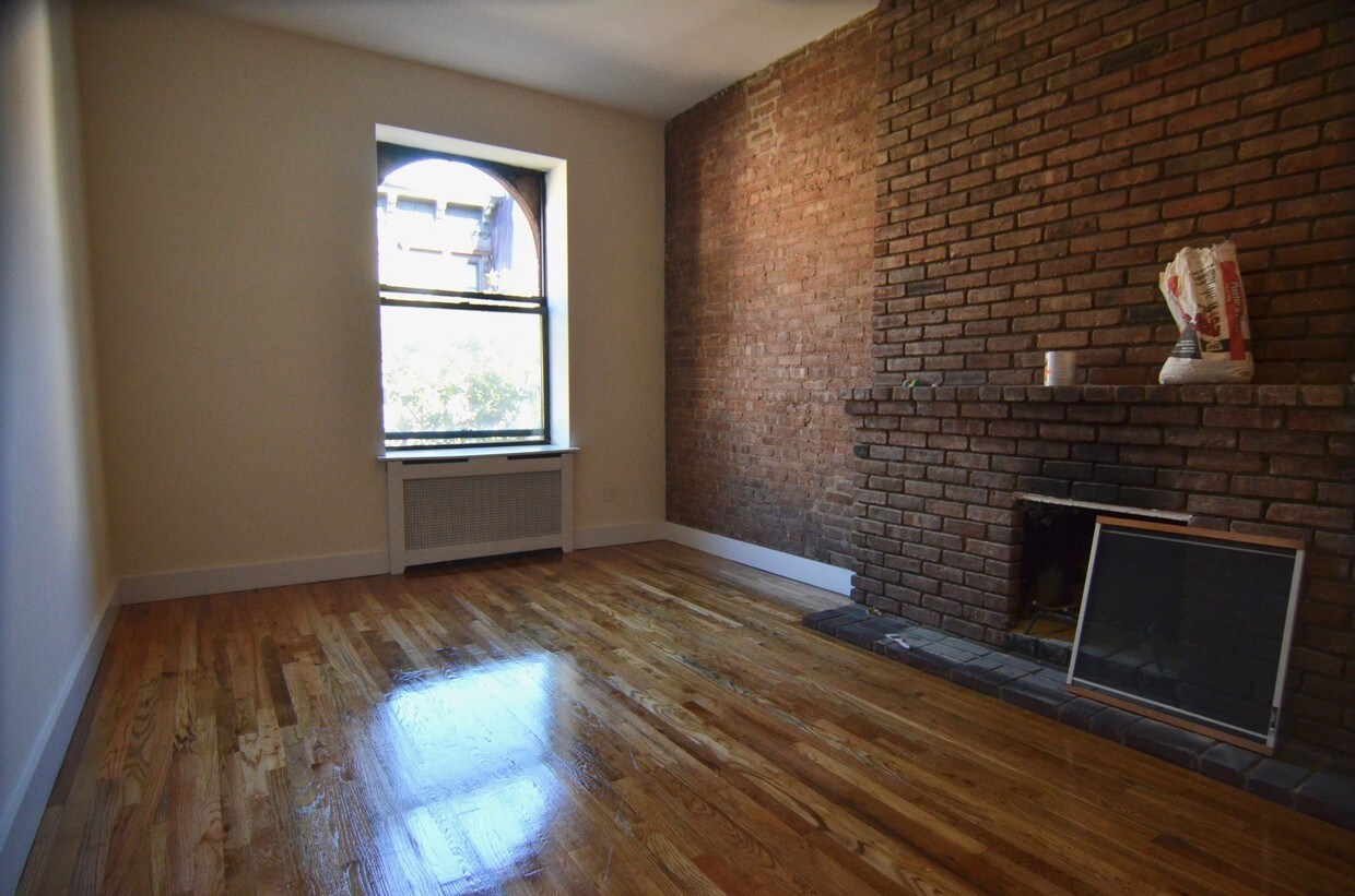 Primary Photo - 44 W 75th St
