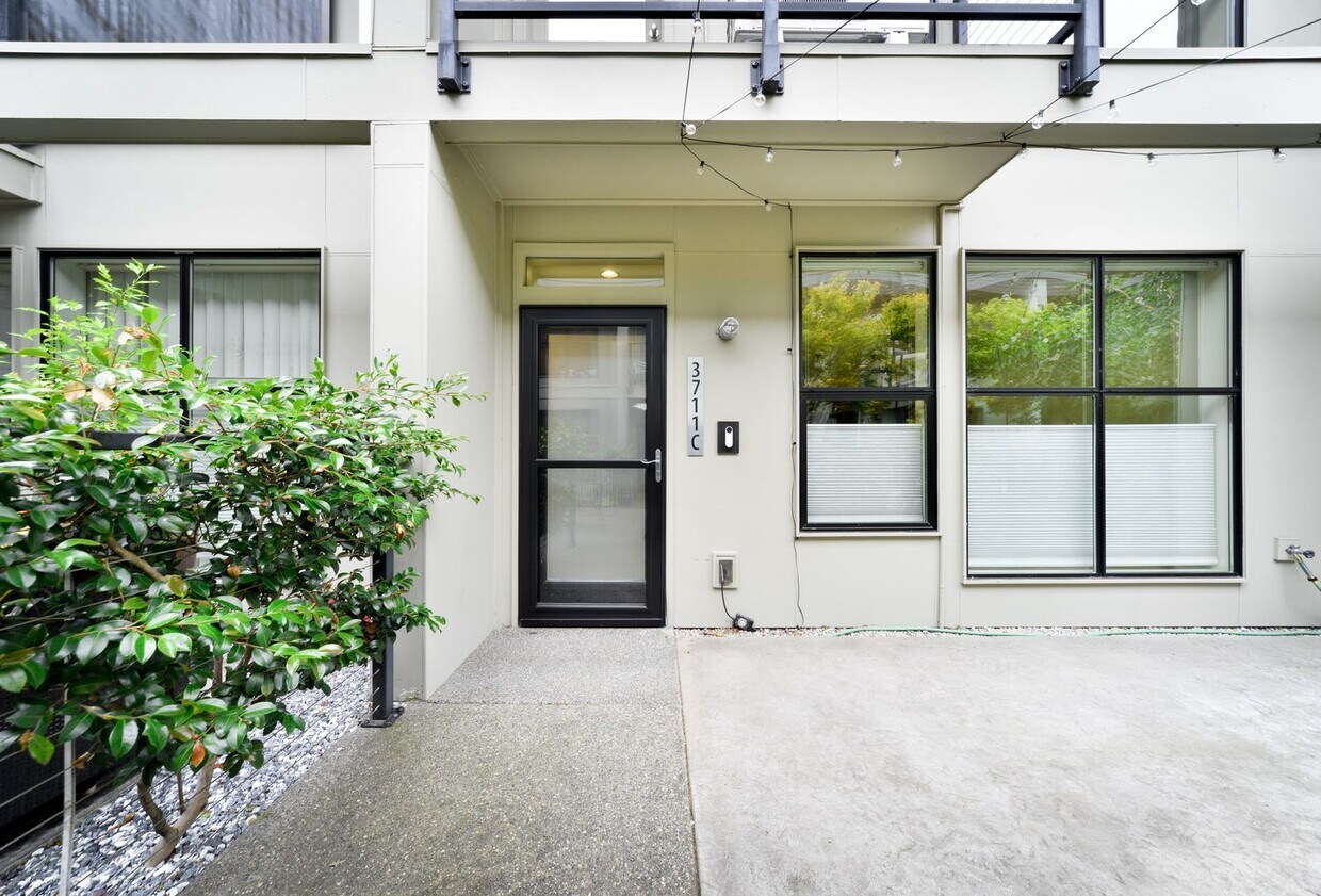 Primary Photo - Nice 3 beds / 2.5 baths Townhouse in Colum...