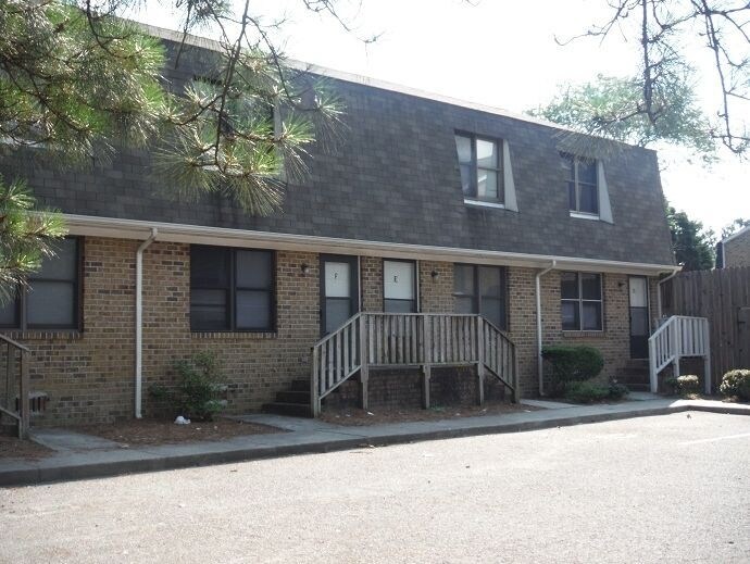 Primary Photo - 104 Cedar Ct