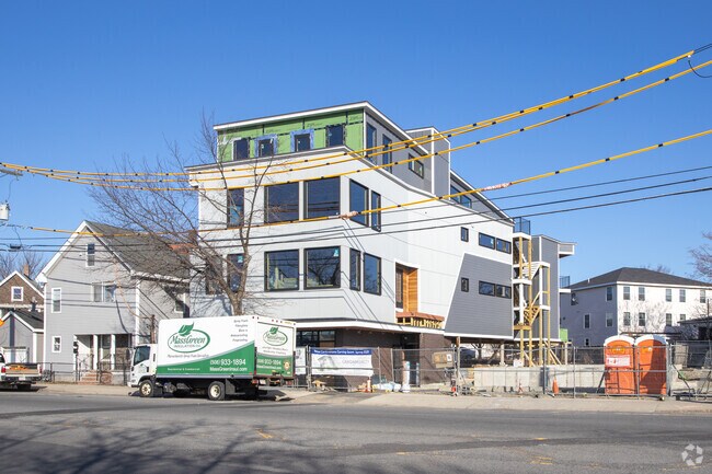 Building Photo - Cloverleaf Condominiums
