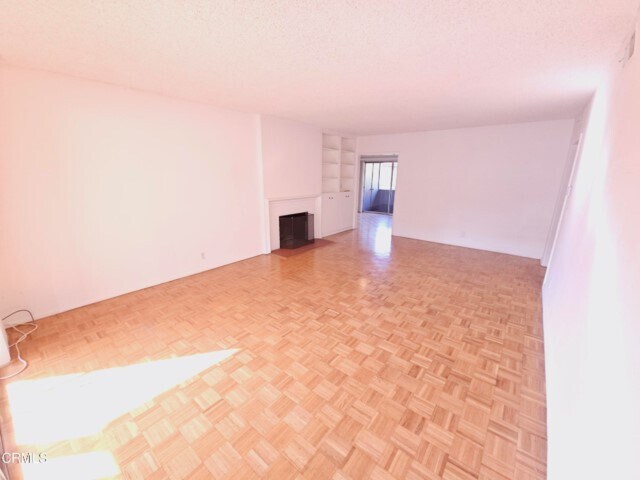 Building Photo - 1066 San Pasqual St