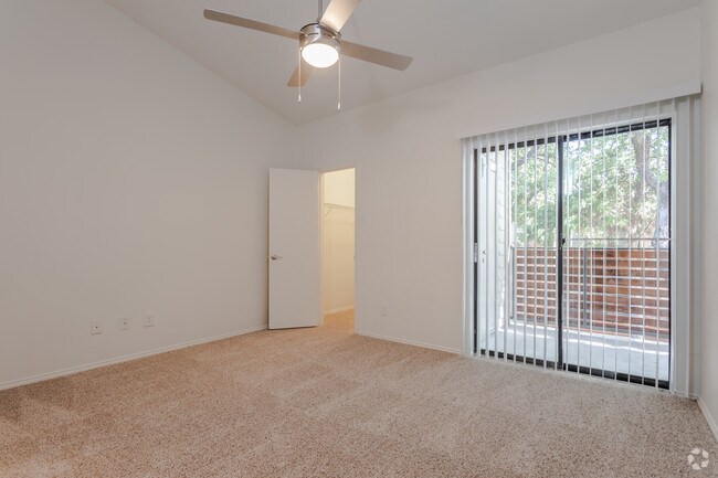 2 HAB, 2 BA - 1072 ft² B3 - HABITACIÓN - Vine on North Park