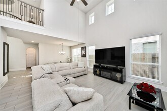 Building Photo - 7030 House Wren Ct