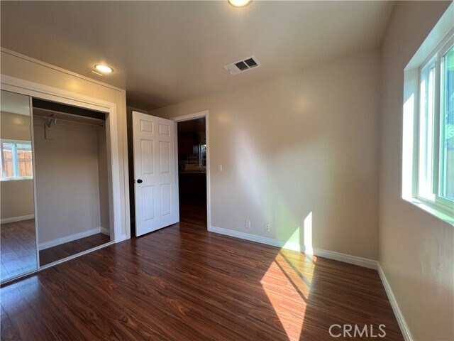 Foto del edificio - 4727 Milne Dr