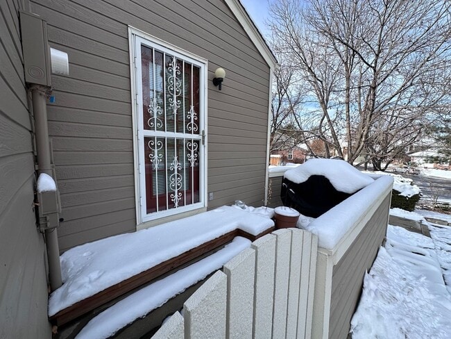 Building Photo - 2 Bedroom Townhome in Denver