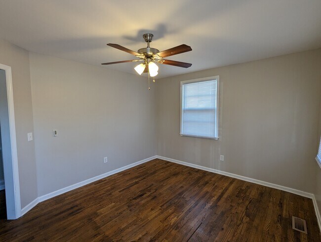 Photo - 850 N 2nd St Apartments