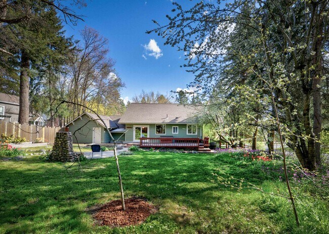 Building Photo - Beautiful Craftsman Bungalow on the edge of the Historic Fort Russell Dristrict