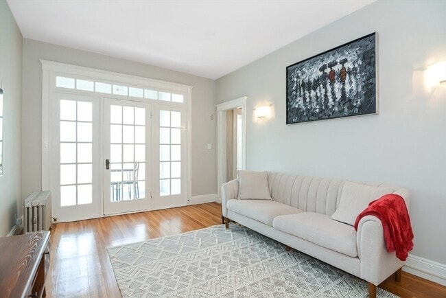 Building Photo - 91-93-93 Bynner St