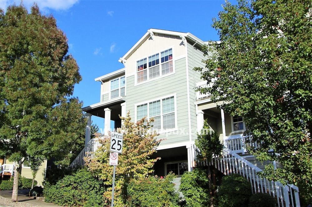 Primary Photo - 212 SW Valeria View Dr