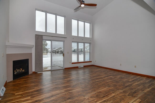 Building Photo - 160 E River Dr