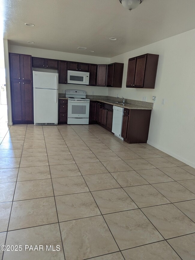 Building Photo - 4781 N Lone Cactus Dr