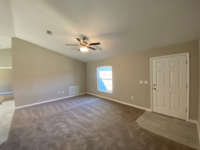 Building Photo - Custom Home - Desirable SW Ocala Neighborh...