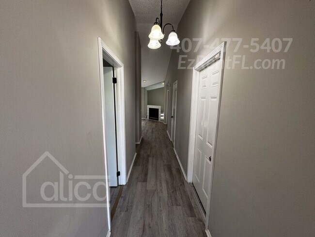 Building Photo - 9593 Villiers Dr S