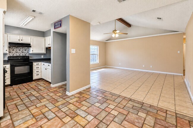 Foto del edificio - 4120 Tulip Tree Ct